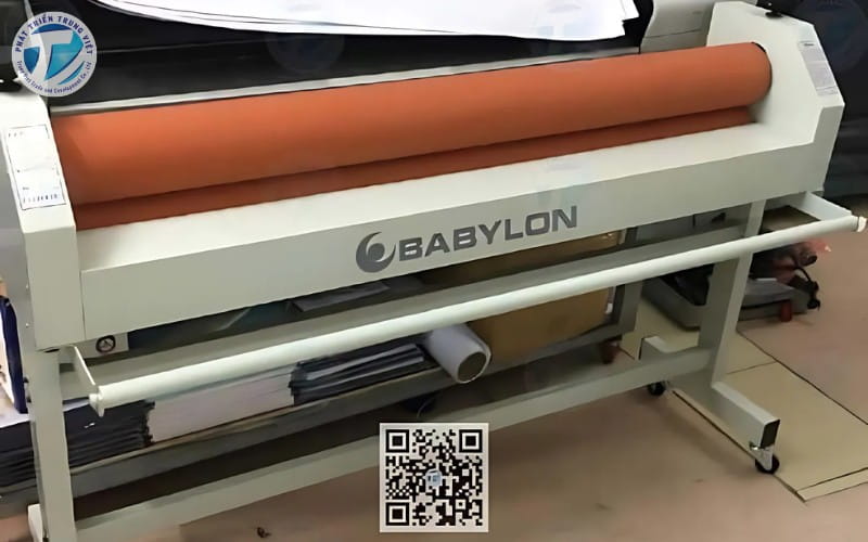 Máy cán màng nguội sử dụng lực ép để dán màng
